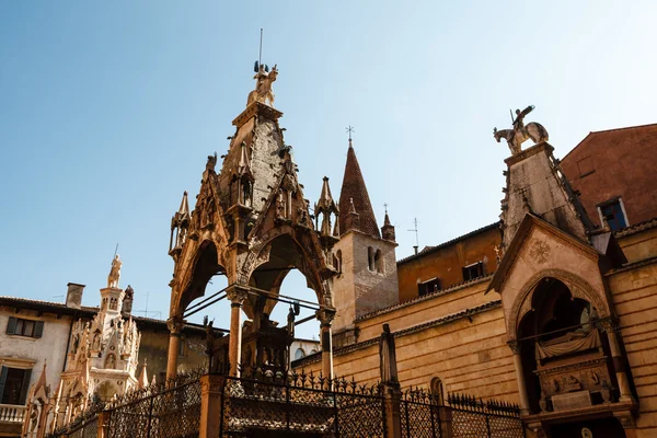 Monumento funerário gótico famoso de túmulos de Scaliger (Arche Scalig — Fotografia de Stock