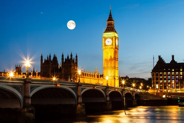 Plenilunio sopra il Big Ben e la Camera del Parlamento, Londra, Stati Uniti — Foto Stock