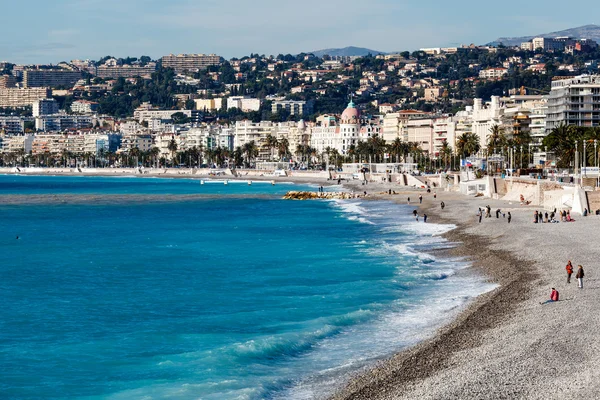 Promenade des Anglais y hermosa playa en Niza, Rivier francés — Foto de Stock