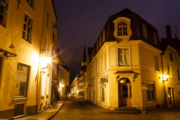 Old Street of Tallinn in the Night, Estónia — Fotografia de Stock