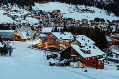 gece, ital alta badia, dolomites Alpler, corvara in Kayak Merkezi