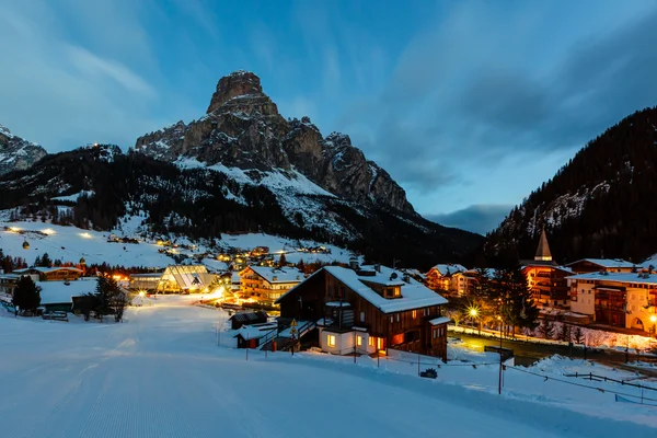Skigebied van corvara bij nacht, alta badia, Dolomieten Alpen, ital — Stockfoto