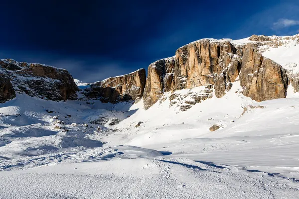 关于 corvara、 阿尔塔巴迪亚、 都龙滑雪度假村瓦伦的高峰期 — 图库照片