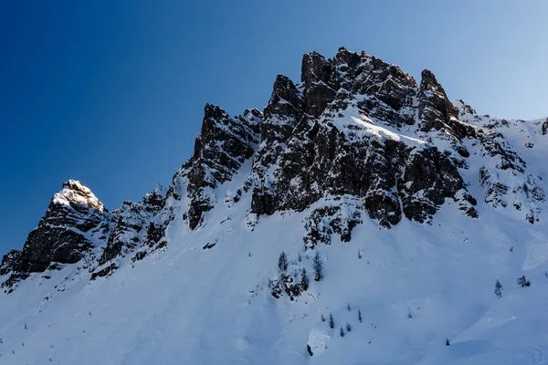 Montanhas rochosas na estância de esqui de Arabba, Dolomitas Alpes, Ita — Fotografia de Stock