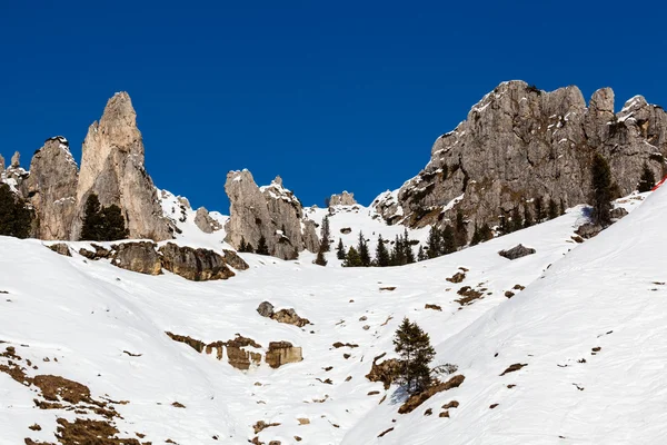 Felsigen Bergen auf dem Skigebiet von arabba, Dolomiten Alpen, ita — Stockfoto