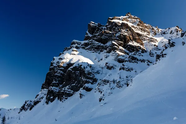 洛矶山脉在滑雪场的 arabba，白云岩阿尔卑斯山，ita — 图库照片