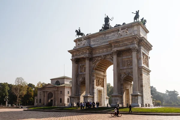 Oblouk míru v parku sempione, milan, Lombardie, Itálie — Stock fotografie