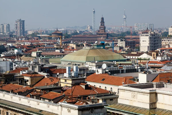 밀라노 대성당, 이탈리아의 지붕에서에 공중 보기 — 스톡 사진