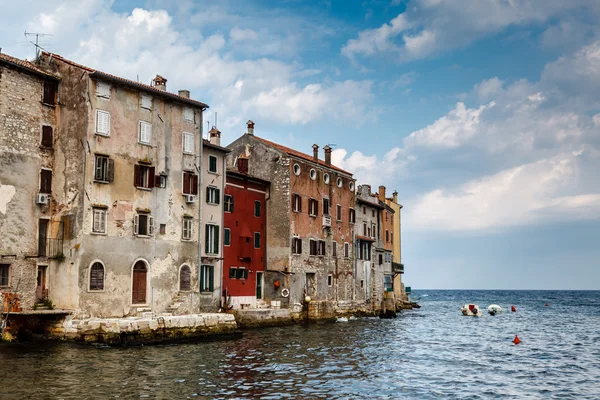 Medeltida staden rovinj på morgonen, Kroatien — Stockfoto