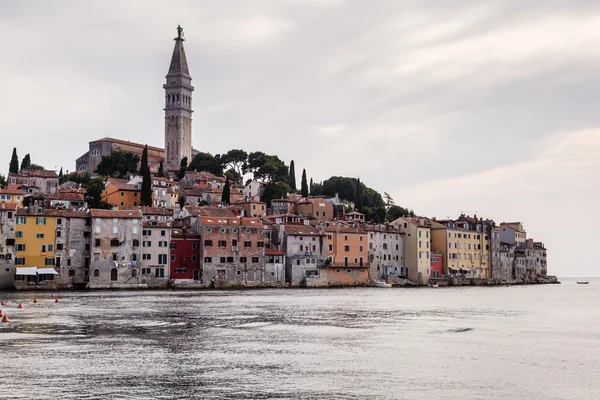 Ciudad medieval de Rovinj y Catedral de Santa Eufemia, Istria, Cr — Foto de Stock