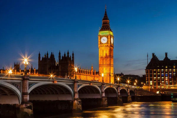 Big Ben y la Cámara del Parlamento en la Noche, Londres, Reino Unido —  Fotos de Stock