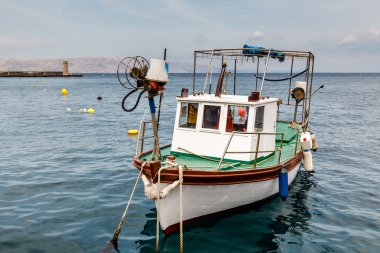 Limanda senj, Hırvatistan, balıkçı gemi geldi