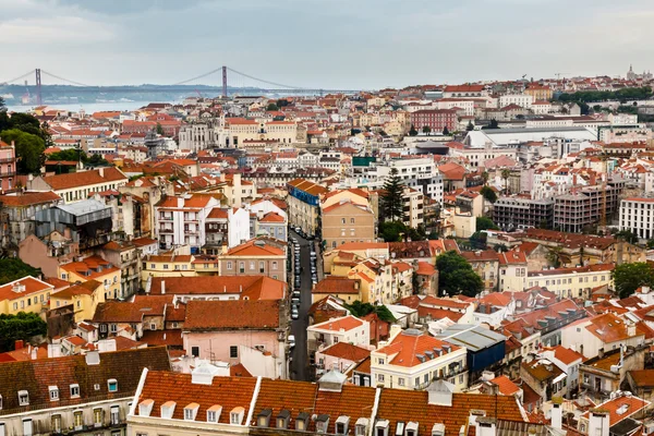 Vista aerea su Lisbona e 25 Abril Bridge, Portogallo — Foto Stock