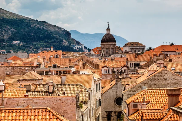 Vista aérea del casco antiguo de Dubrovnik desde las murallas de la ciudad, Cr —  Fotos de Stock