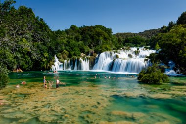 milli park krka ve çağlayan nehir krka, croa üzerinde şelaleler