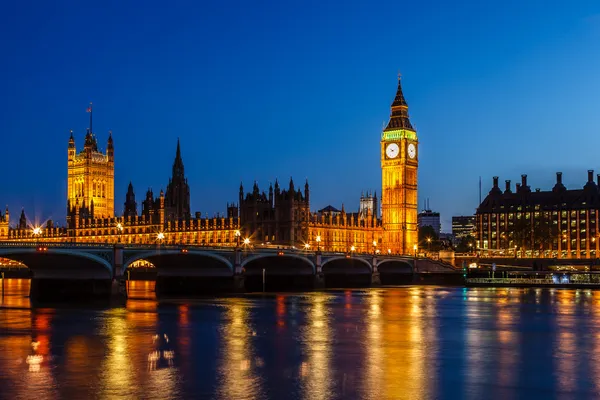 Big Ben y la Cámara del Parlamento en la Noche, Londres, Reino Unido — Foto de Stock