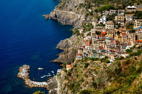 Přístav v obci Riomaggiore v Cinque Terre, Itálie — Stock fotografie
