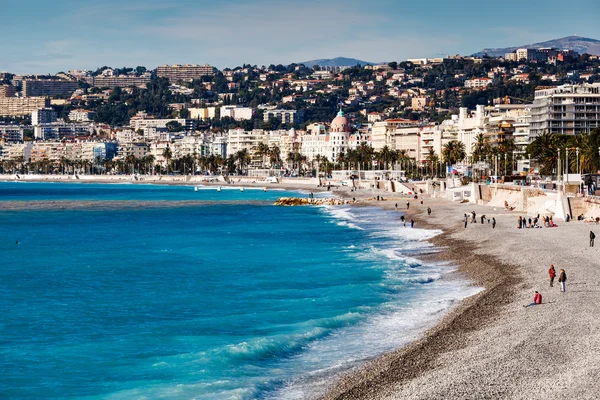 Promenade des Anglais e la bellissima spiaggia di Nizza, French Rivier — Foto Stock