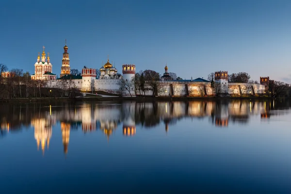 akşam, Moskova, rus novodevichy manastırda çarpıcı görünümü