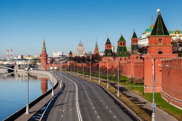 Moskova kremlin duvarı ve Moskova Nehri dolgu, Rusya görüntüleme — Stok fotoğraf