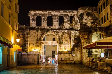 Diocletianus Sarayı gümüş kapısında gece, split, Hırvatistan