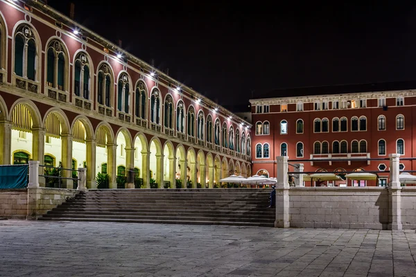 Piazza della Repubblica a Spalato di notte, Dalmazia, Croazia — Foto Stock