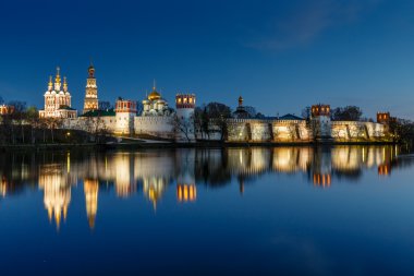 akşam, Moskova, rus novodevichy manastırda çarpıcı görünümü