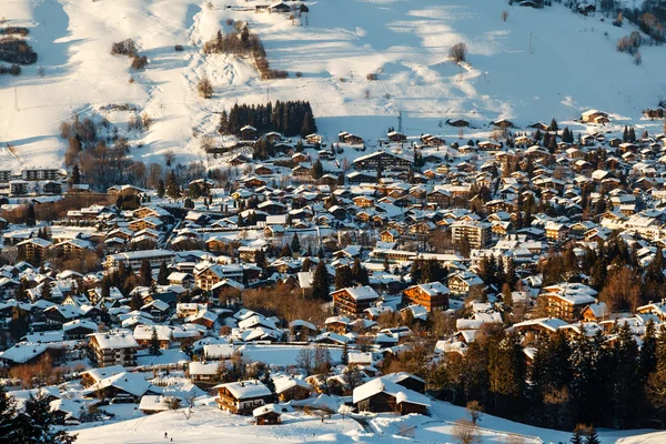 Αεροφωτογραφία στο χιονοδρομικό θέρετρο megeve στις γαλλικές Άλπεις, Γαλλία — Stock fotografie