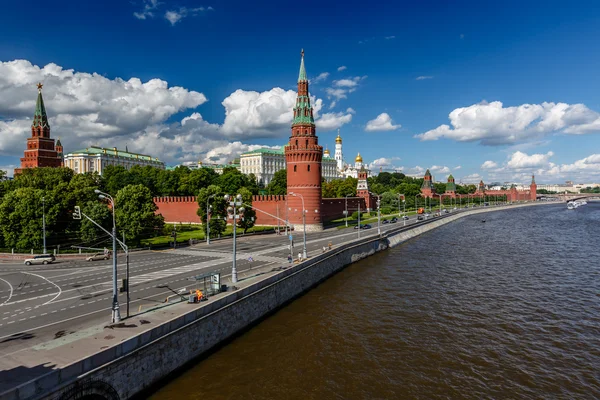 Moskova kremlin ve Moskova Nehri dolgu, Rusya Federasyonu — Stok fotoğraf