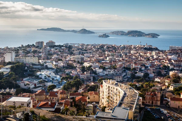 Vista aérea de la ciudad de Marsella y las islas en segundo plano, Francia — Foto de Stock