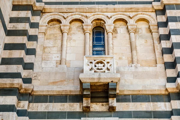 Widok szczegółów notre-dame de la Garde w Marsylii, Francja — Zdjęcie stockowe