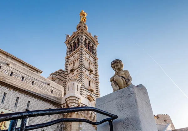 マルセイユ、フランスのノートルダム ド ラ ガルド大聖堂 — ストック写真