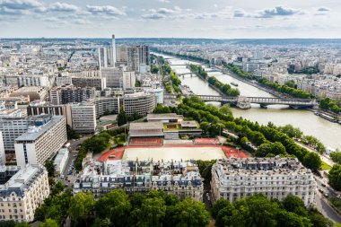 river seine ve pont de bir-hakeim eiffe gelen Tarih havadan görünümü