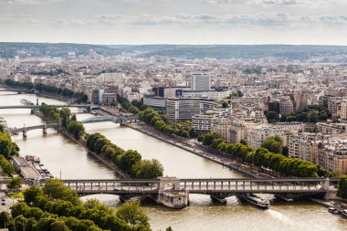river seine ve pont de bir-hakeim eiffe gelen Tarih havadan görünümü