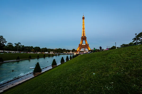 Eiffel Tower and Trocadero Fontains in the Evening, Paris, Franc — Stock Photo, Image