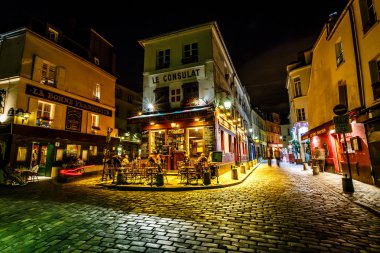 tipik paris kafe le consulat görünümünü Montmartre, Fransa