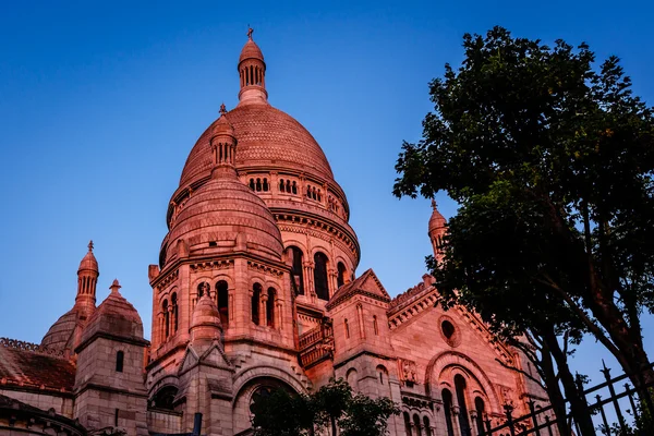 Sacre Coeur Cathedral på Montmartre Hill i Dusk, Paris, Frankrike – stockfoto