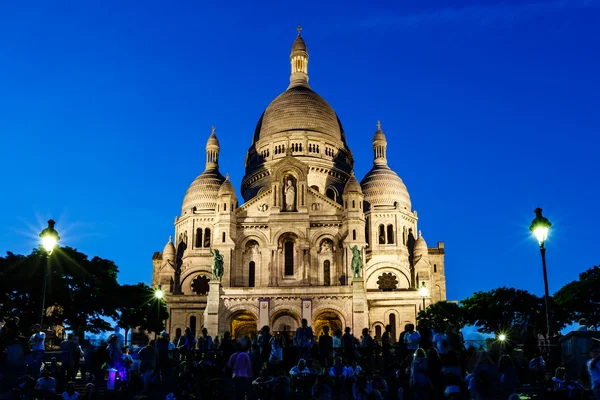 Sacre Coeur Cathedral på Montmartre Hill i Dusk, Paris, Frankrike — Stockfoto