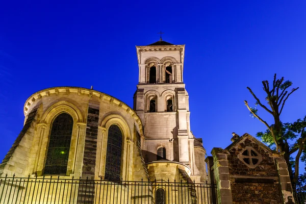 Svatý Petr církve na kopci montmartre v soumraku, Paříž, Francie — Stock fotografie