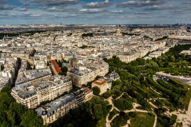 Eyfel Kulesi, Invalides ve champ de mars üzerinde havadan görünümü