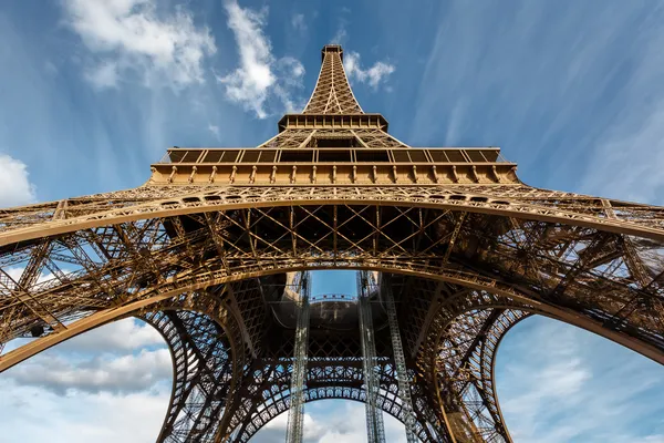 Wide View of Eiffel Tower from the Ground, Paris, France — Stock Photo, Image