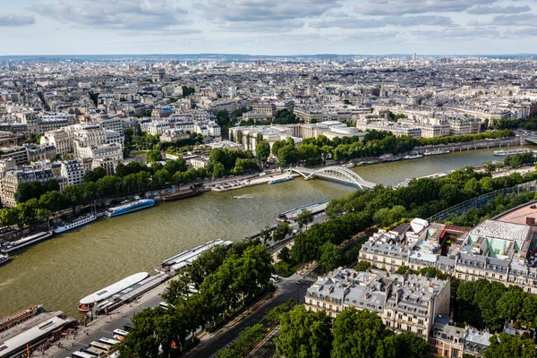 Vista aérea sobre o Rio Sena da Torre Eiffel, Paris, França — Fotografia de Stock