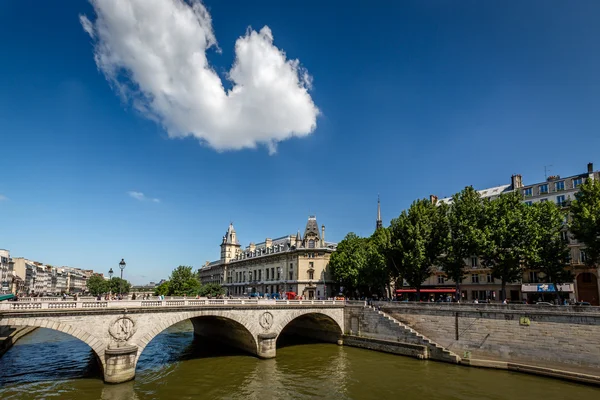 Sekwana i saint-michel most w Paryż, Francja — Zdjęcie stockowe