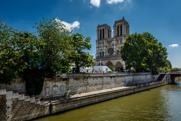 Seine Nehri ve notre dame de paris Katedrali, paris, Fransa