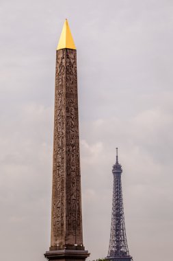 Mısır Dikilitaşı luxor ve Eyfel Kulesi, yerden görüntüleyin