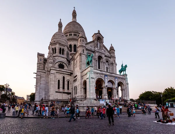 Sacre Coeur kathedraal op Montmartre Hill in Dusk, Parijs, Frankrijk — Stockfoto