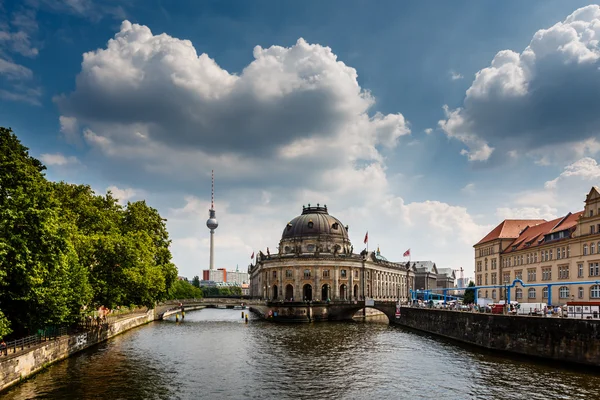 Řeka Spréva a muzeum island, berlin, Německo — Stock fotografie