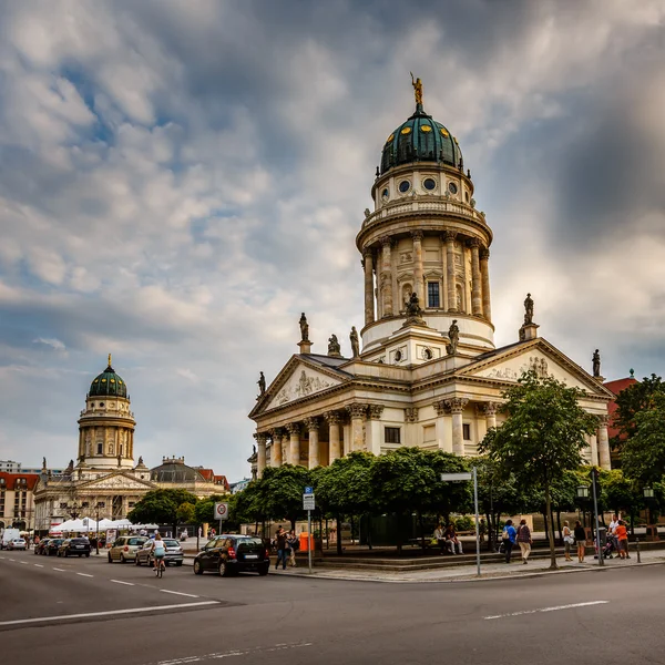 Franska och tyska katedraler på Gendarmenmarkt i berlin, — Stockfoto