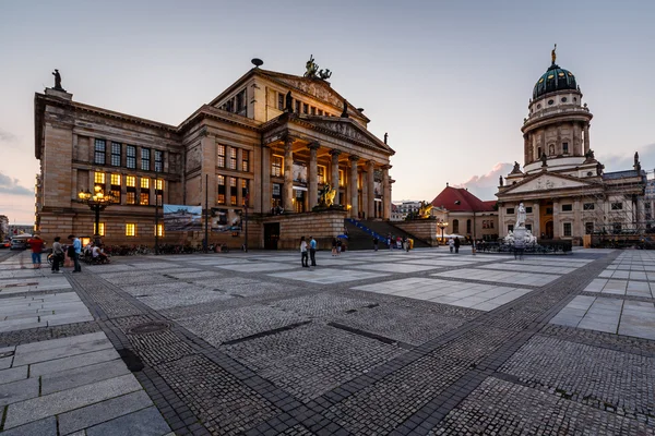 Franska katedralen och concert hall på Gendarmenmarkt i th — Stockfoto