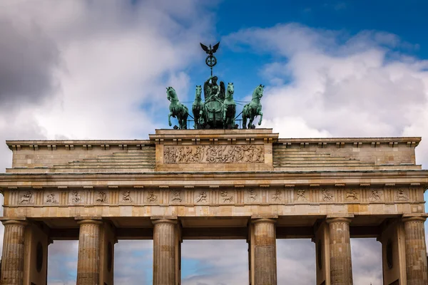 Kwadrygi na Brandenburger Tor (Brama Brandenburska) w B — Zdjęcie stockowe